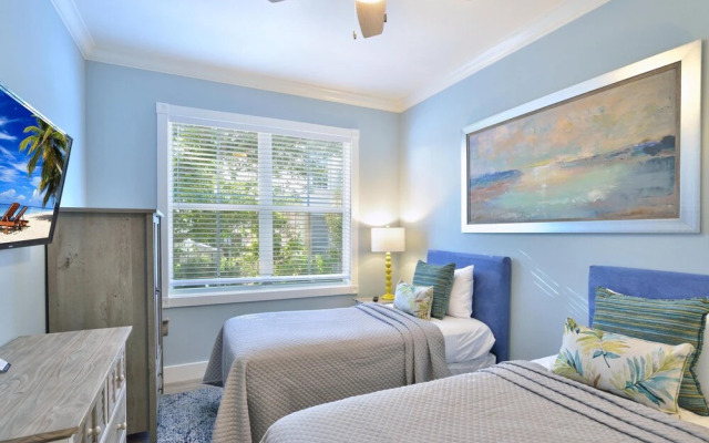 Bayview South 801 Eisenhower Dr. #6