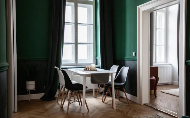 Luxury Central Apartment