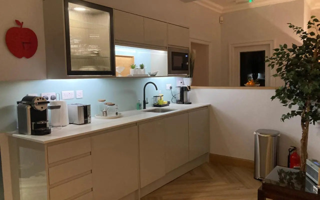 21212 Restaurant with rooms