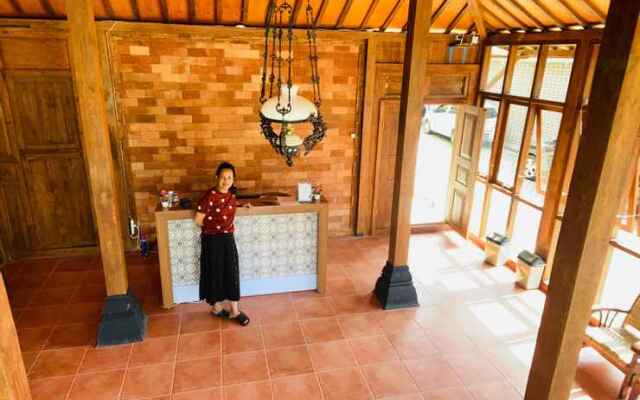 Dea Lokha Hotel
