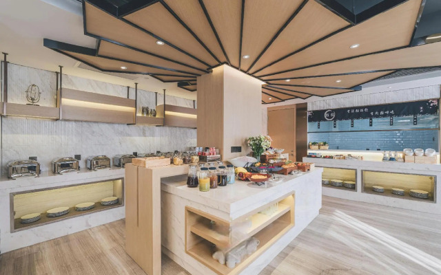 Elong Hotel Shanghai Pudong Jinqiao LaLaport。