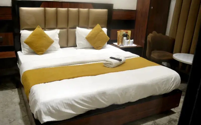 Hotel Delhi Empire dx