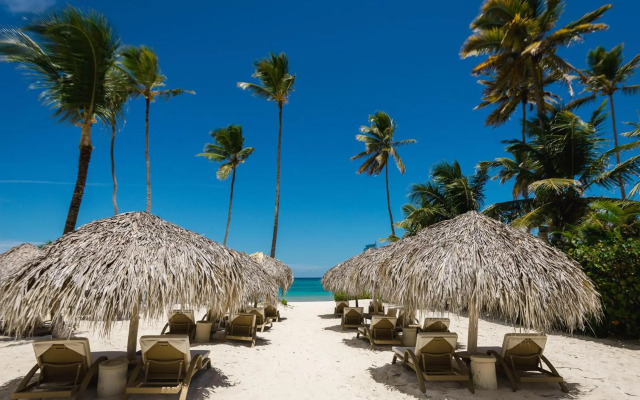 New Apartment Sueno pool area private Beach guard