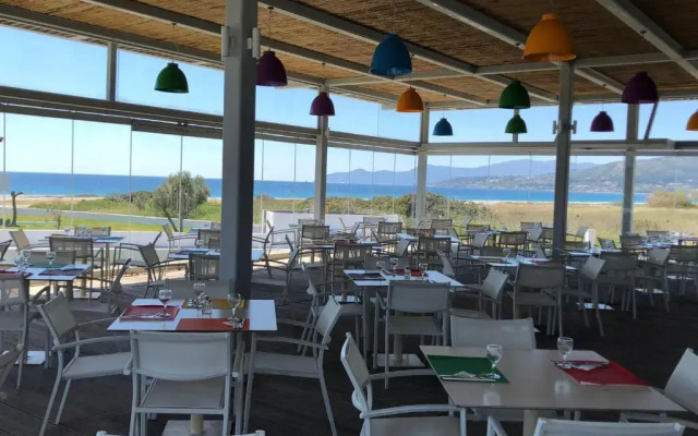 Sirenes Beach
