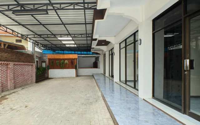 OYO 2519 Mayang Garini