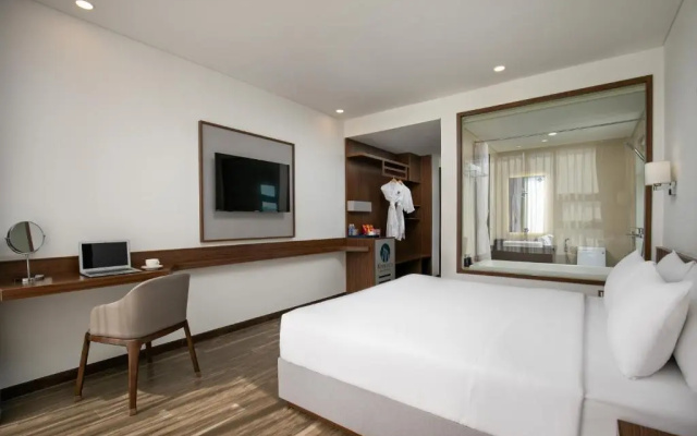 Mangata Beachfront Hotel