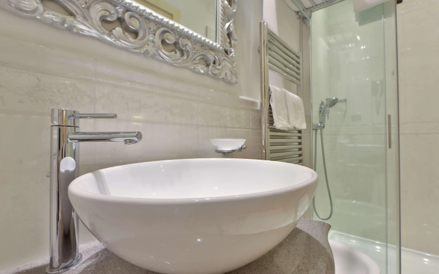 Olimpia Venice, BW signature collection