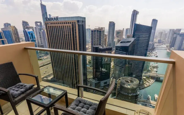 Amazing Studio, Address Marina.