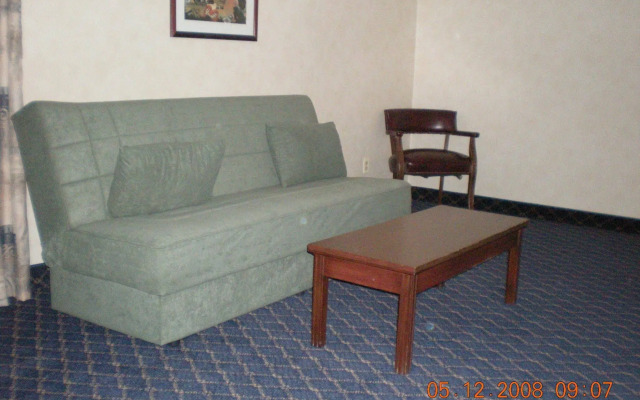 Baldwin Inn & Suites