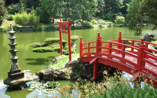 T2 jardinet avec piscine, parking et tennis