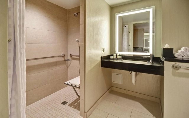 Embassy Suites by Hilton Chicago Downtown Magnificent Mile