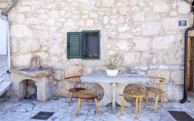 Rustic Stone House Bajeli with Jacuzzi