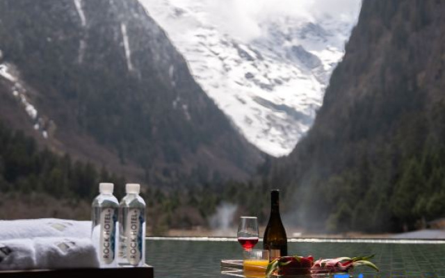 Rock Hotel Yubeng – Outside – Deqin
