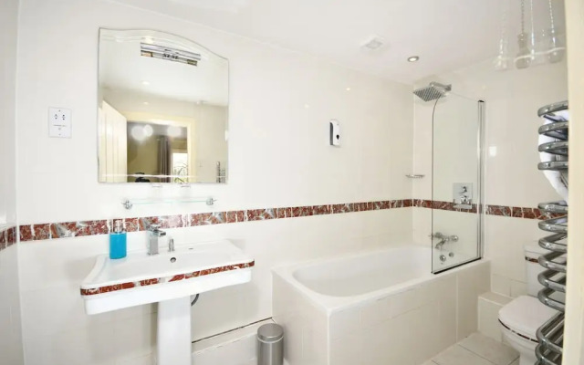 Lovelady Shield Hotel