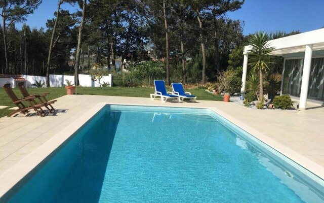 Studio in Serra do Bouro, With Pool Access, Enclosed Garden and Wifi -