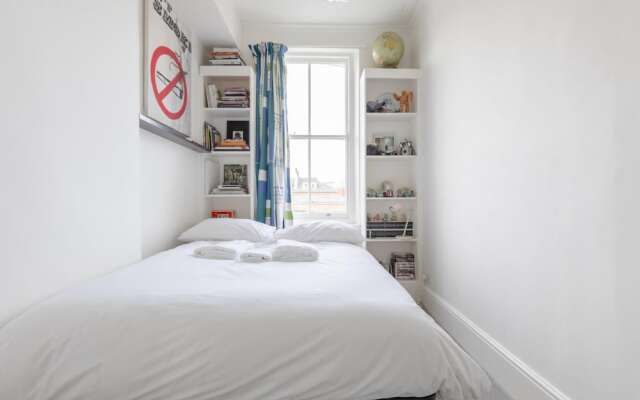 Charming 2BD Hideaway - Caledonian Road, Camden!