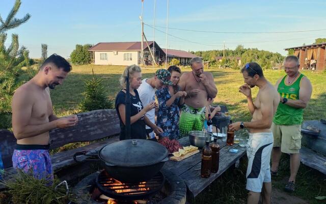 Спортивно-рыболовная база Здешево