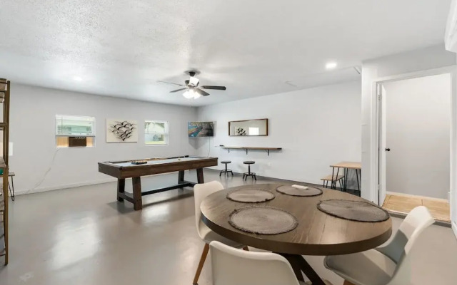 Spacious Retreat 8 Bedroom River
