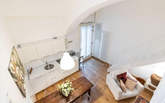 Charming Studio Near Piazza Castello by Wonderful Italy