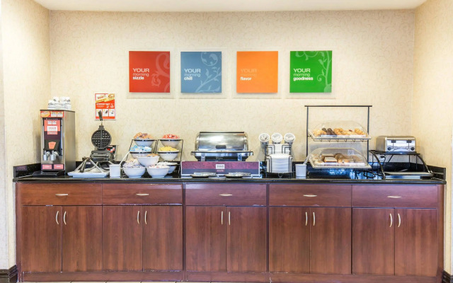 Comfort Inn & Suites Las Vegas - Nellis