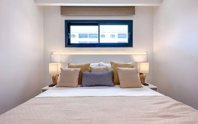 Luxury 3 Bedroom Apartment at the Beach