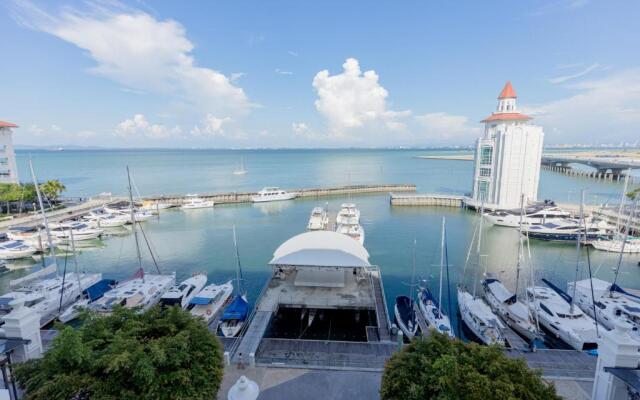Straits Quay Waterside Suites