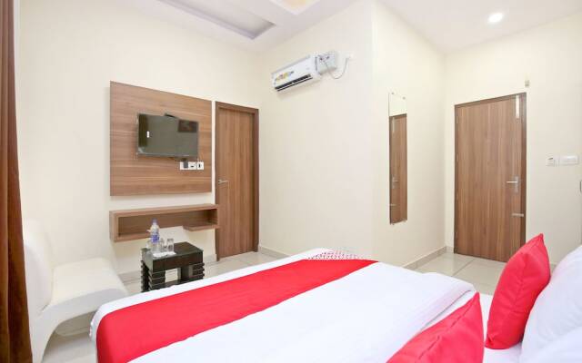 OYO 15975 Hotel 365