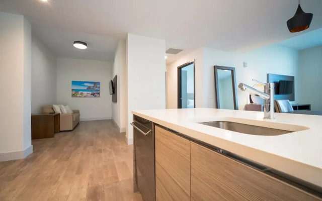 CH Deluxe Apartments  by MDR