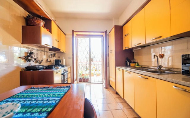 Luminous 2Br Family Apartment In Residential Area