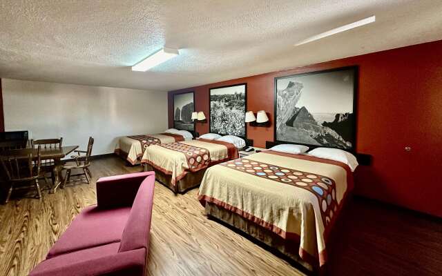 Super 8 by Wyndham Athens TX