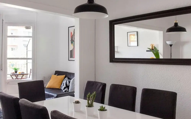 Prime Eixample Hideaway 6 Guests With Balcony by Myrentalhost