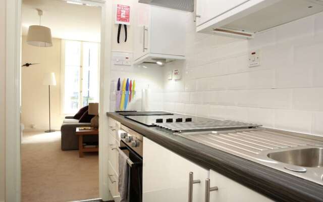 1 bed flat off Royal Mile