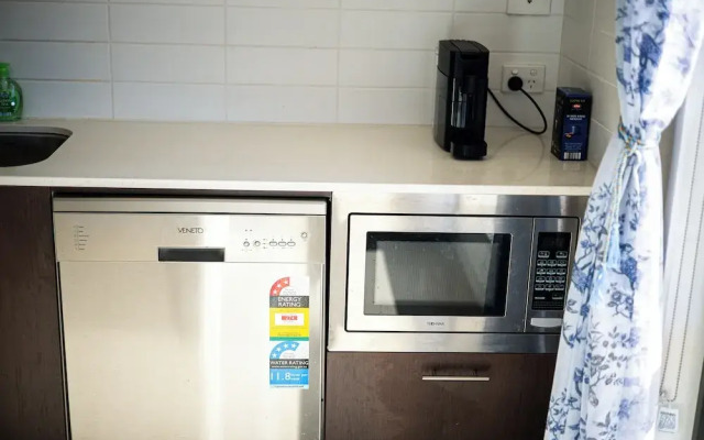 StayAU 5BR Lakefront Escape Point Cook