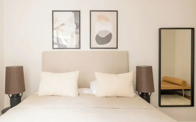 Sanders Noble - Fantastic 5-bdr Apt in the Capital