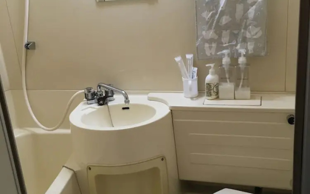 I Am Home Guest House  101 – Bathroom – Kyoto