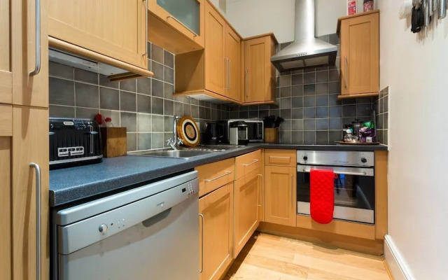 Bright and Beautiful 2 Bed Flat Near Hyde Park