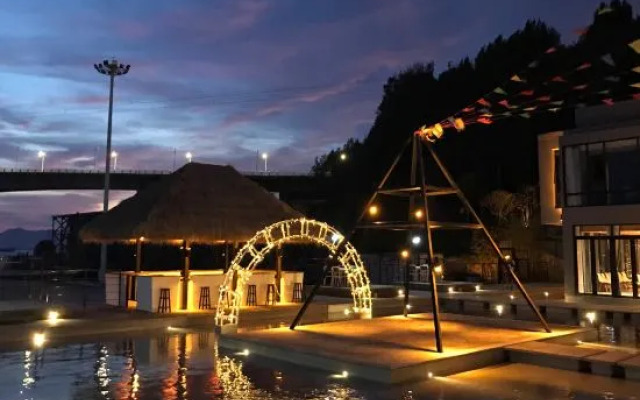 Zuoshe Linghai Boutique Hotel