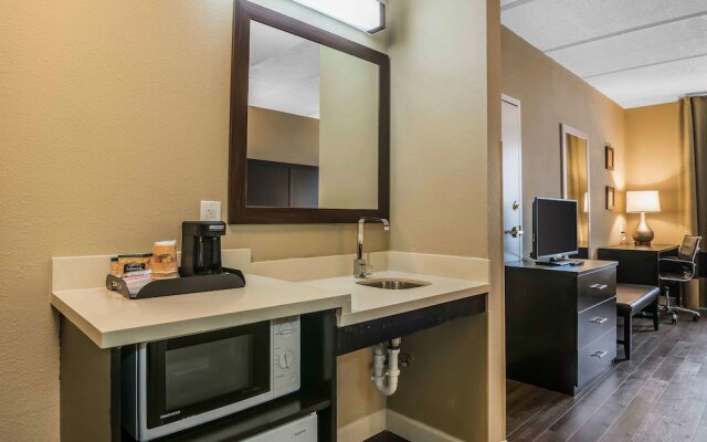 Comfort Inn at Six Flags