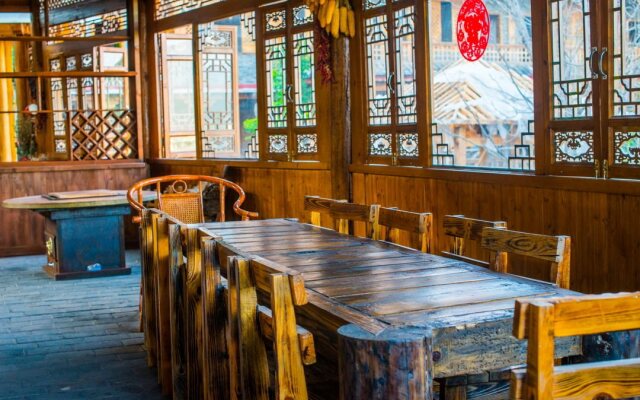 Lijiang Banshan Huayu Inn