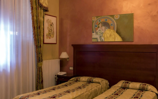 Hotel Joli