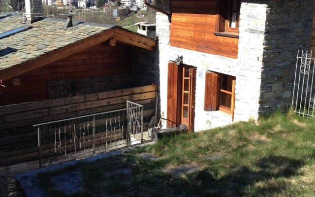 Baita In Pietra Chiesa Valmalenco - A Piedi Alla Funivia Alpe Palu