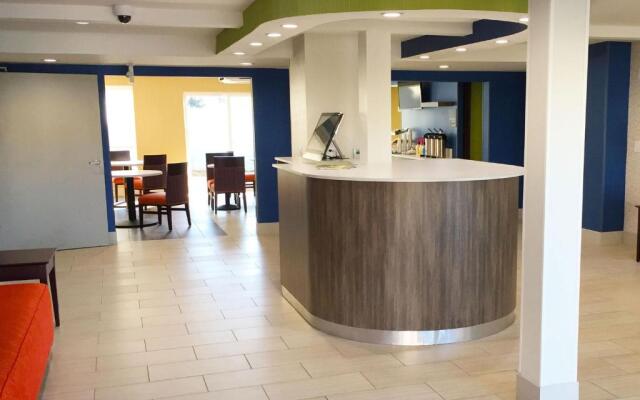 Comfort Inn & Suites Tigard near Washington Square