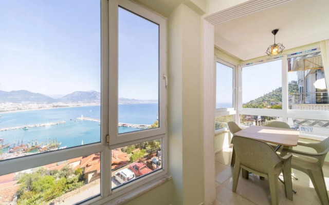 Flat With Sea View and Balcony in Alanya