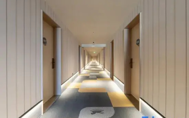 Hanting Hotel (Nanjing Confucius Temple Sanshan Street Metro Station)