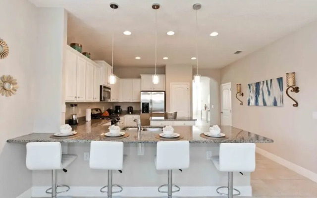 4176 Oaktree Drive 6 Bedroom Home by Redawning