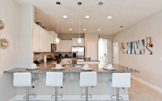 4176 Oaktree Drive 6 Bedroom Home by Redawning