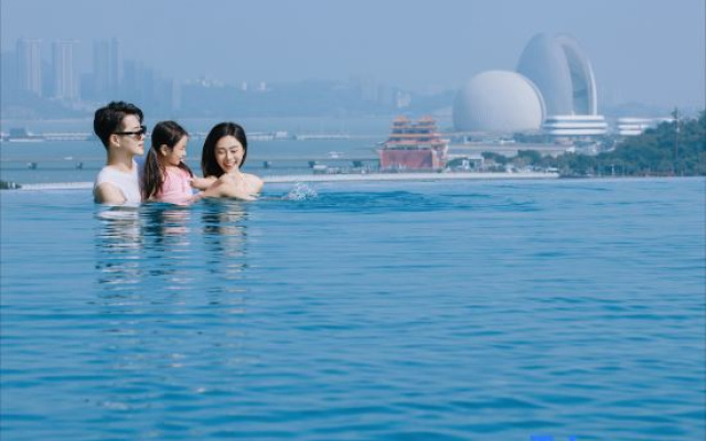 Grand Ocean View Hotel Zhuhai – People – Zhuhai