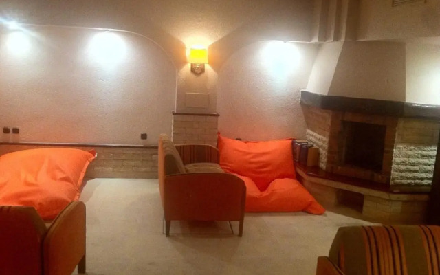Moon Hostel Bio