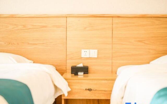 Yueyue Homestay (Chongqing West Railway Station Branch)