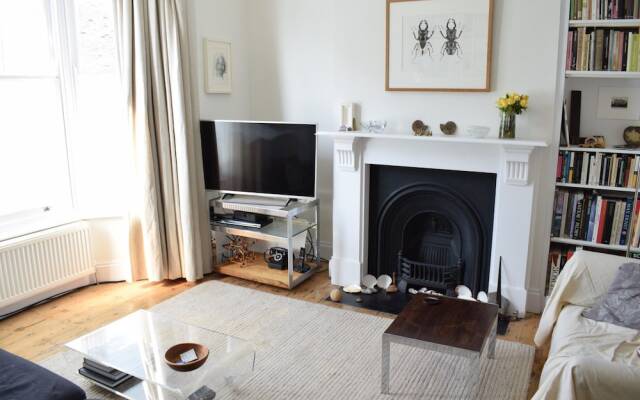 Holloway 3 Bedroom Apartment With Garden